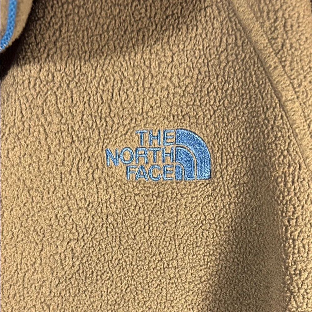 The North Face Gray‎ Jacket with Blue Trim with glove keepers. M. A2
